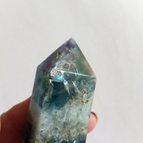 Beautiful Feather Fluorite with Druzy and Rainbows Crystal Tower. - Picture 7 of 13